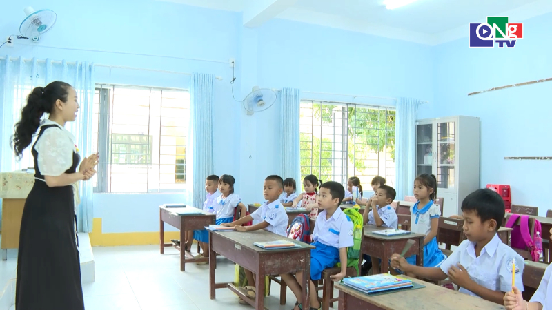 Tiếng Anh dự kiến trở th&agrave;nh m&ocirc;n bắt buộc từ lớp 1
