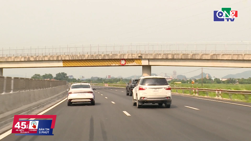 45 gi&acirc;y 1 chạm ng&agrave;y 27/8