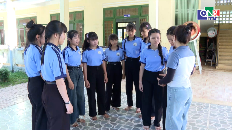 Trẻ em v&ugrave;ng cao Quảng Ng&atilde;i: Từ rụt r&egrave; đến kh&aacute;t vọng l&agrave;m chủ tương lai 
