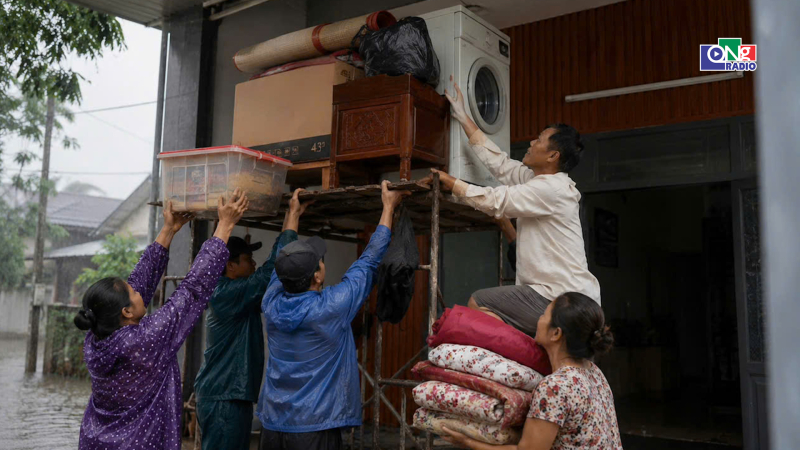 Để người d&acirc;n y&ecirc;n t&acirc;m trước m&ugrave;a mưa lũ