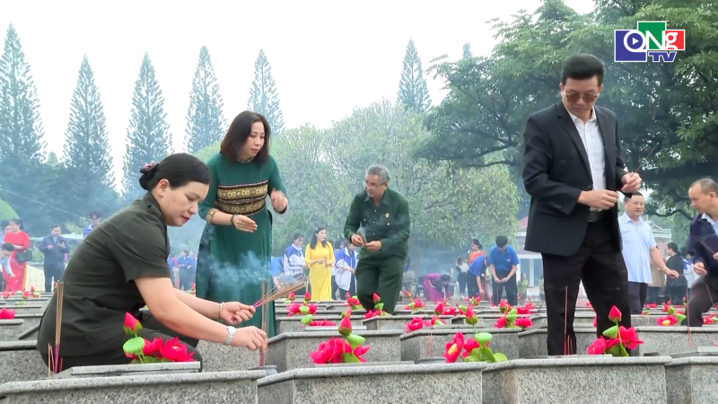 D&acirc;ng hoa, d&acirc;ng hương tưởng niệm c&aacute;c Anh h&ugrave;ng liệt sĩ