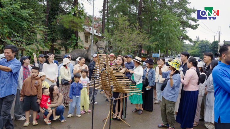 Lễ hội đường phố Măng Đen