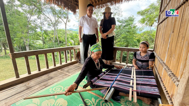 N&eacute;t độc đ&aacute;o từ khung dệt l&agrave;ng teng