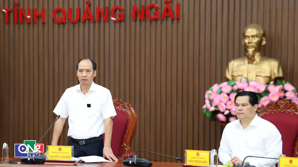 Thứ trưởng Bộ Nội vụ Nguyễn Văn Hồi chủ trì buổi làm việc.  