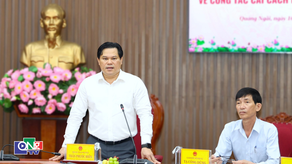 Phó Chủ tịch UBND tỉnh Trần Phước Hiền phát biểu tại buổi làm việc.  