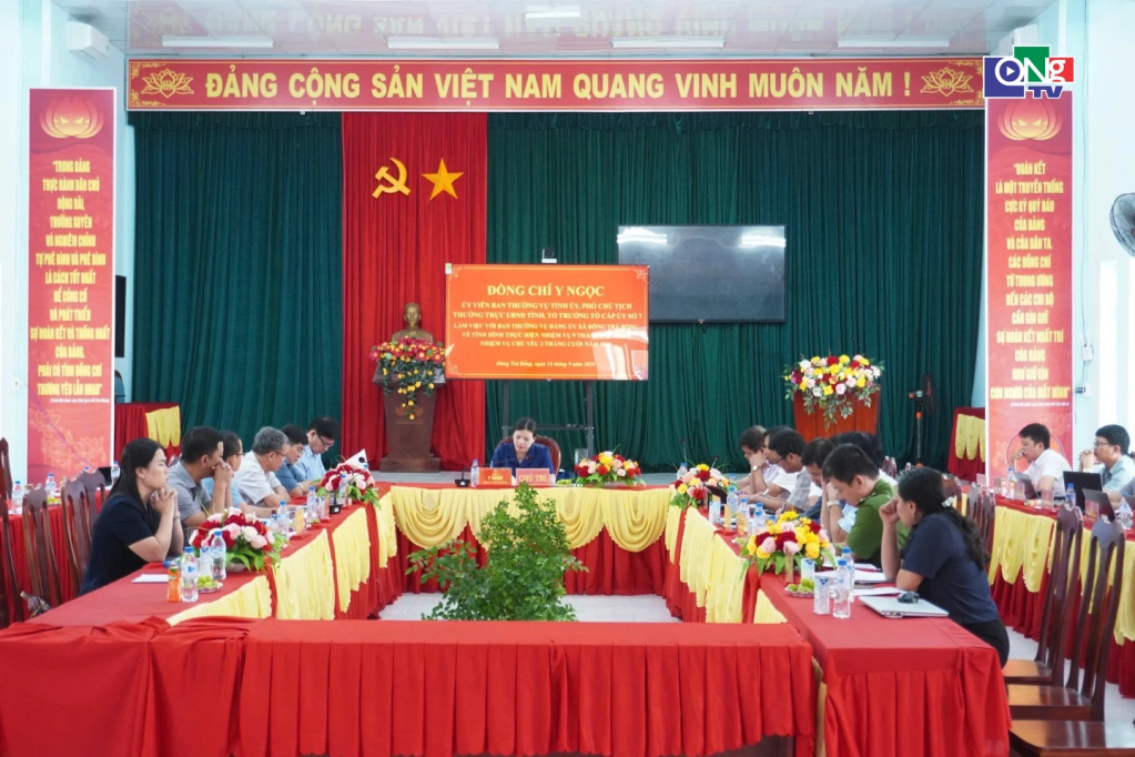 Quang cảnh buổi làm việc.  