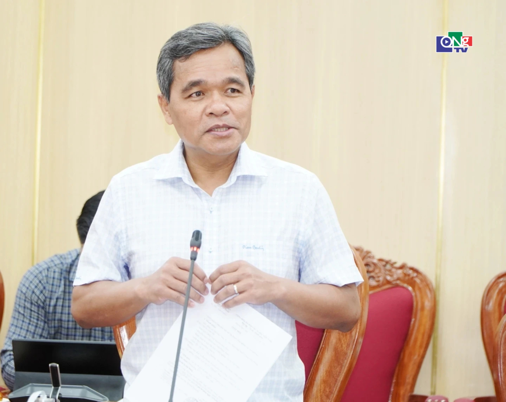 Ủy viên Trung ương Đảng, Bí thư Tỉnh ủy Hồ Văn Niên phát biểu tại buổi làm việc.  