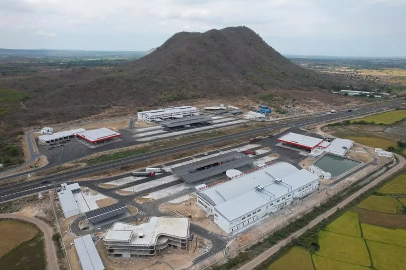 Một trạm dừng nghỉ trên tuyến cao tốc Bắc-Nam phía Đông được đưa vào khai thác. Ảnh: Vietnam+