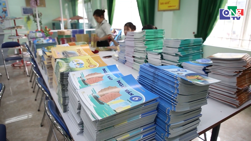 Đảm bảo đủ s&aacute;ch gi&aacute;o khoa cho năm học mới