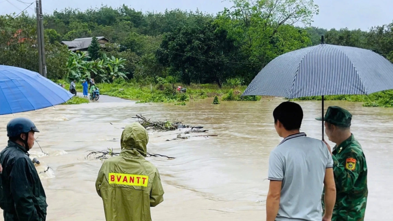 Mưa k&eacute;o d&agrave;i g&acirc;y lũ cục bộ tr&ecirc;n địa b&agrave;n x&atilde; Ia Đal 