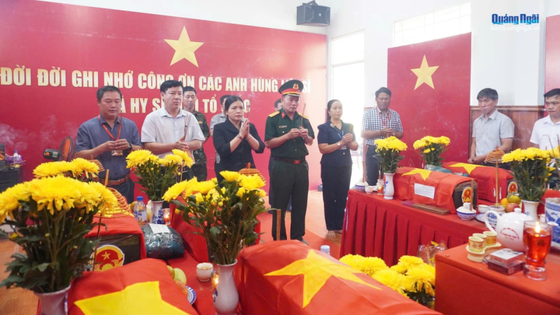 Ph&oacute; Chủ tịch Thường trực UBND tỉnh Y Ngọc viếng c&aacute;c liệt sĩ tại x&atilde; Đặng Th&ugrave;y Tr&acirc;m