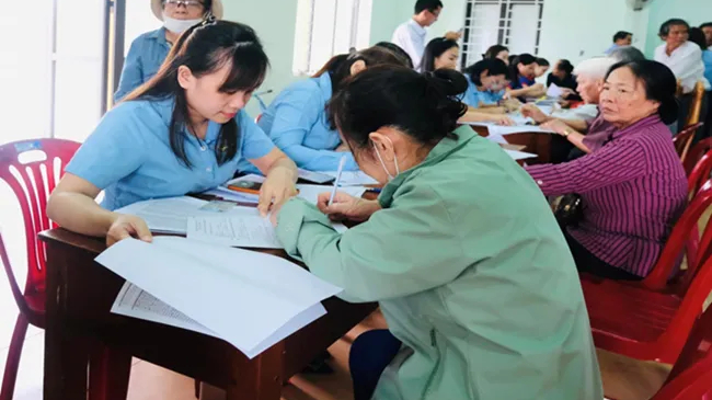Quảng Ng&atilde;i chi trả lương hưu từ ng&agrave;y 2/10 