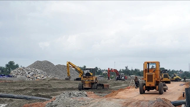 Th&aacute;o gỡ mặt bằng, đẩy nhanh tiến độ cảng c&aacute; Tịnh H&ograve;a 