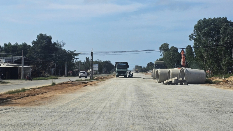 Quảng Ng&atilde;i đẩy nhanh giải ng&acirc;n vốn đầu tư c&ocirc;ng, y&ecirc;u cầu thi c&ocirc;ng 3 ca, 4 k&iacute;p 