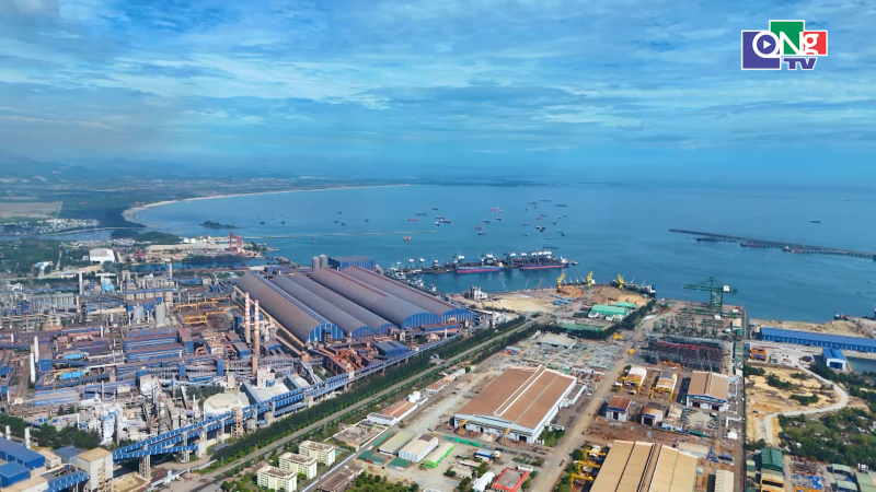 Nh&agrave; m&aacute;y sản xuất ray v&agrave; th&eacute;p của H&ograve;a Ph&aacute;t đ&atilde; ho&agrave;n th&agrave;nh gần 70% tiến độ