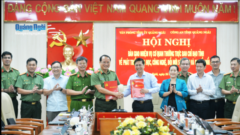 B&agrave;n giao nhiệm vụ Cơ quan Thường trực Ban Chỉ đạo tỉnh về ph&aacute;t triển khoa học, c&ocirc;ng nghệ, đổi mới s&aacute;ng tạo v&agrave; chuyển đổi số