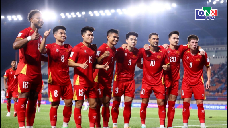 Đ&igrave;nh Bắc tỏa s&aacute;ng, tuyển Việt Nam vất vả vượt qua đội tuyển Philippines