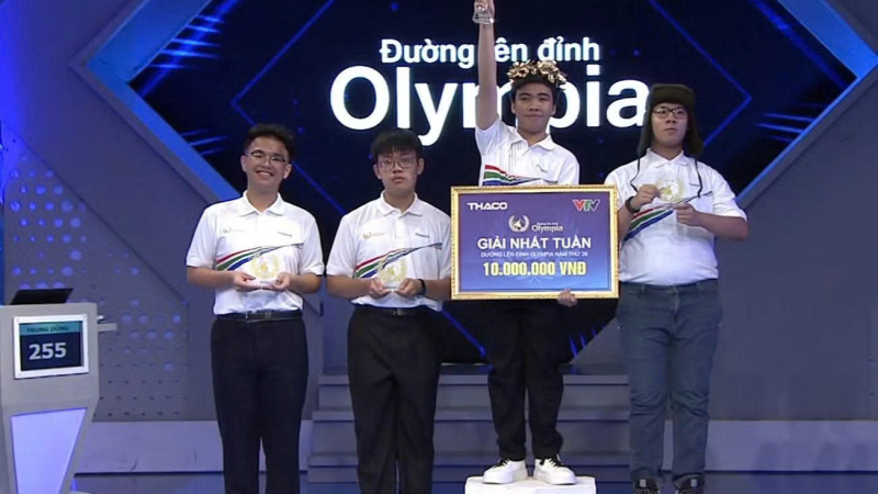 Nam sinh Quảng Ng&atilde;i gi&agrave;nh v&ograve;ng nguyệt quế Đường l&ecirc;n đỉnh Olympia 