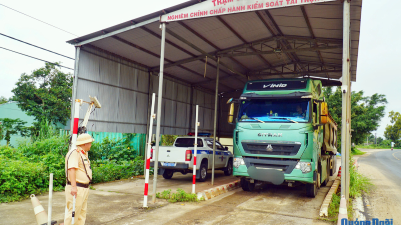 Xử l&yacute; nghi&ecirc;m phương tiện chở vật liệu x&acirc;y dựng c&oacute; vi phạm 