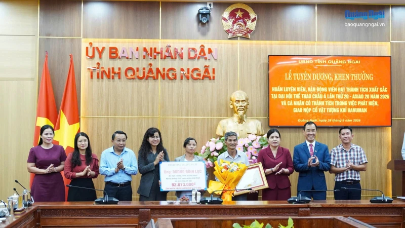 Tuy&ecirc;n dương vận động vi&ecirc;n đạt th&agrave;nh t&iacute;ch tại ASIAD v&agrave; c&aacute; nh&acirc;n giao nộp cổ vật
