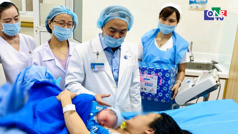 Nghỉ thai sản vẫn được t&iacute;nh thời gian x&eacute;t thi đua
