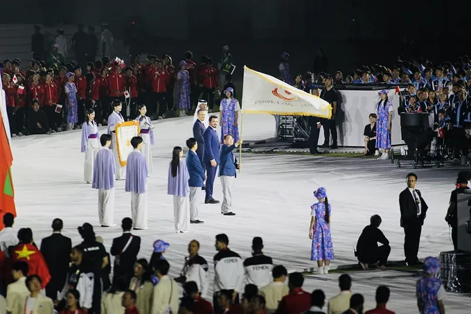 Chủ nhà Qatar của ASIAD 21 đã nhận cờ của Hội đồng Olympic châu Á tại Lễ mạc ASIAD 20 tại Nhật Bản.