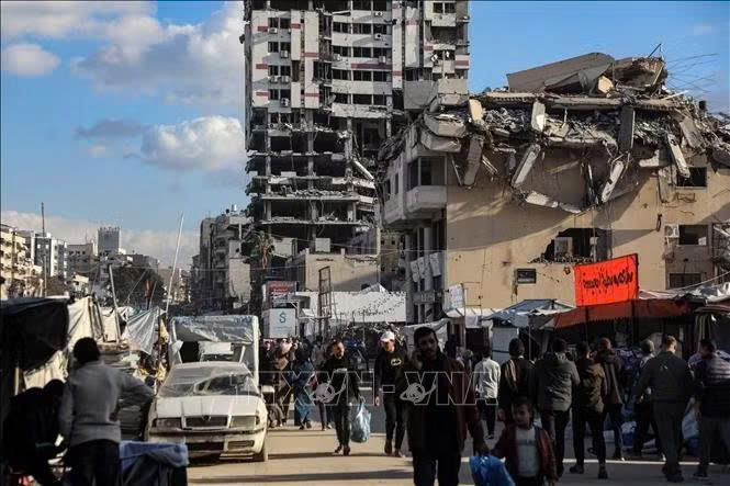 Người dân tại thành phố Gaza. Ảnh: THX/TTXVN