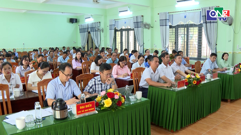 Quang cảnh buổi tiếp xúc cử tri.
