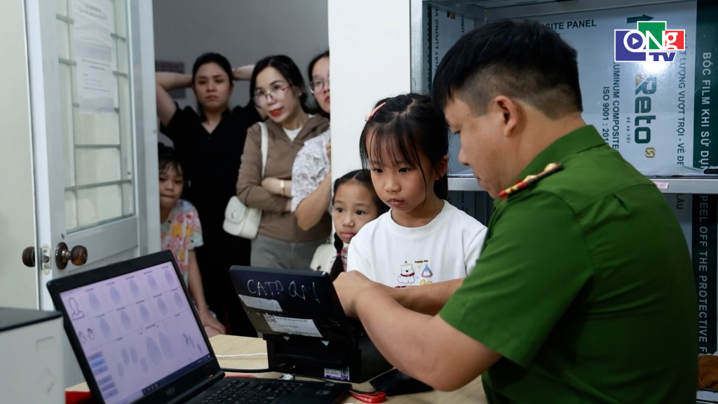 Nỗ lực triển khai VNeID đến với người dân.