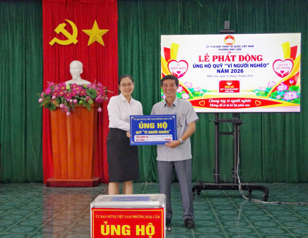 Ủy ban MTTQ Việt Nam phường Đăk Cấm tổ chức Lễ phát động ủng hộ Quỹ “Vì người nghèo”.