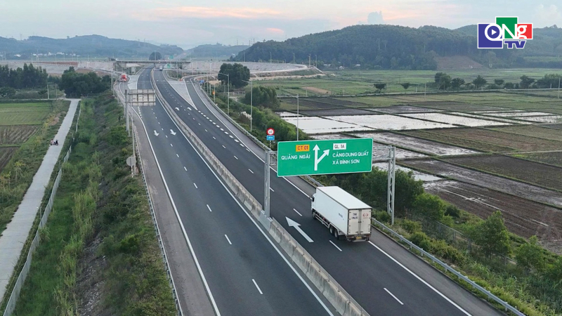 Th&ocirc;ng xe n&uacute;t giao cuối cao tốc Đ&agrave; Nẵng - Quảng Ng&atilde;i