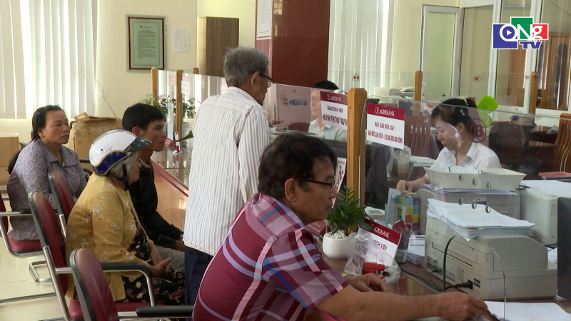 Nhận lương hưu qua t&agrave;i khoản: nhanh ch&oacute;ng, an to&agrave;n, tiện lợi