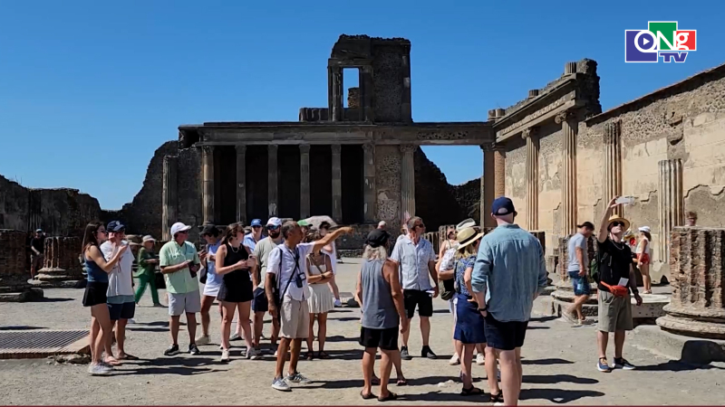 H&agrave;nh tr&igrave;nh kh&aacute;m ph&aacute; thời gian ở Pompei