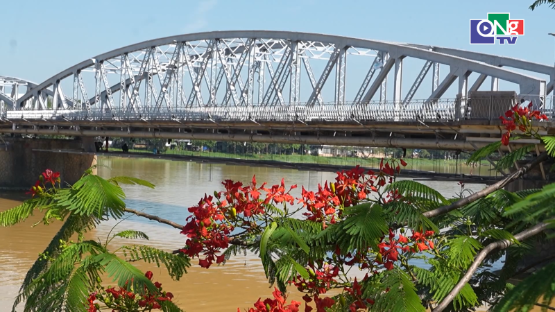 Cầu Trường Tiền mang diện m&agrave;u mới