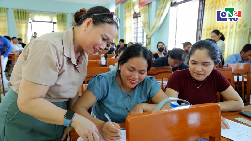 Tư vấn, giới thiệu việc l&agrave;m cho người lao động x&atilde; Sơn Mai
