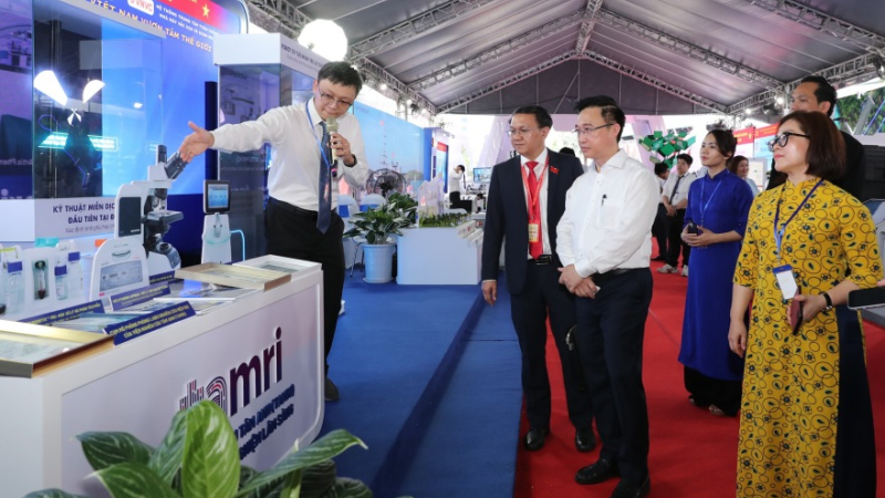 Đổi mới tư duy ph&aacute;t triển c&aacute;c c&ocirc;ng nghệ chiến lược