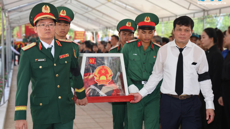 Lễ viếng, truy điệu v&agrave; an t&aacute;ng 12 h&agrave;i cốt liệt sĩ