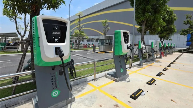 Đ&atilde; c&oacute; chuẩn kỹ thuật trụ, trạm sạc điện