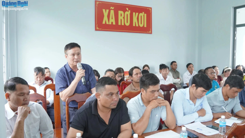 Tổ đại biểu số 10 HĐND tỉnh tiếp x&uacute;c cử tri x&atilde; Rờ Kơi