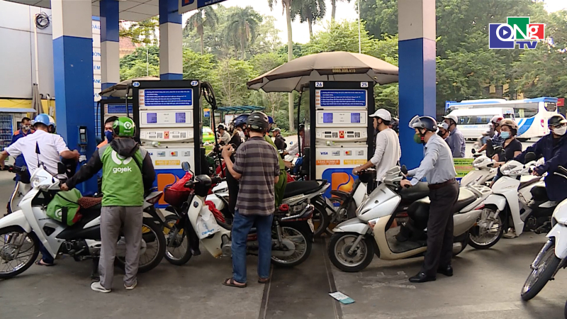 Doanh nghiệp được chủ động gi&aacute; xăng dầu