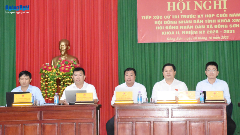 Ph&oacute; Chủ tịch UBND tỉnh Trần Phước Hiền tiếp x&uacute;c cử tri x&atilde; Đ&ocirc;ng Sơn