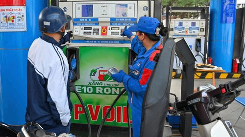 Gi&aacute; xăng E10 RON95 tăng hơn 1.000 đồng/l&iacute;t