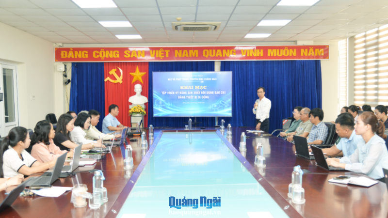 Tập huấn kỹ năng sản xuất nội dung b&aacute;o ch&iacute; bằng thiết bị di động