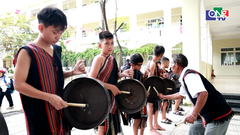 Quảng Ng&atilde;i ng&agrave;y mới 12/10