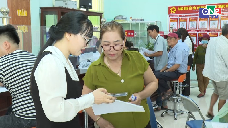 Gần 98% hồ sơ h&agrave;nh ch&iacute;nh cấp x&atilde; được giải quyết đ&uacute;ng hạn