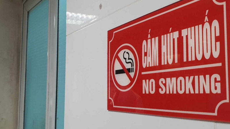 Đề xuất tiến tới cấm h&uacute;t thuốc ho&agrave;n to&agrave;n trong kh&aacute;ch sạn, qu&aacute;n bar, karaoke 