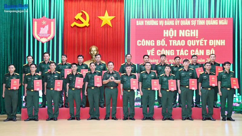 Quảng Ng&atilde;i đưa 94 sĩ quan ch&iacute;nh quy về Ban Chỉ huy qu&acirc;n sự cấp x&atilde;