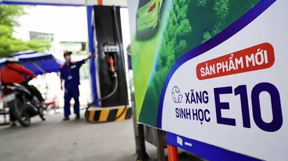 Bộ C&ocirc;ng Thương đề xuất doanh nghiệp tự quyết định gi&aacute; b&aacute;n xăng dầu 