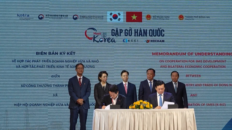 45 gi&acirc;y 1 chạm ng&agrave;y 16/10