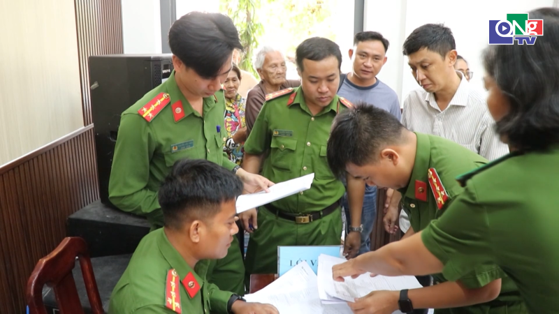 45 gi&acirc;y 1 chạm ng&agrave;y 17/10